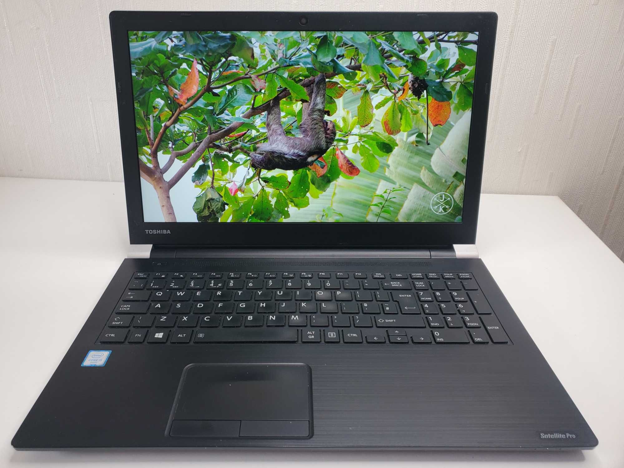 Toshiba Satelitte_Pro A50  FullHD IPS i5-6200u_8Gb_SSD 256 ноутбук