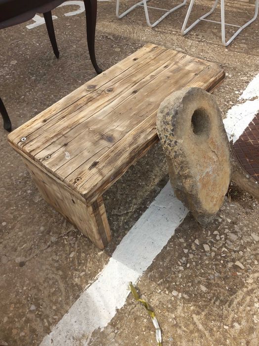 Banco rustico de madeira, de jardim, bom estado