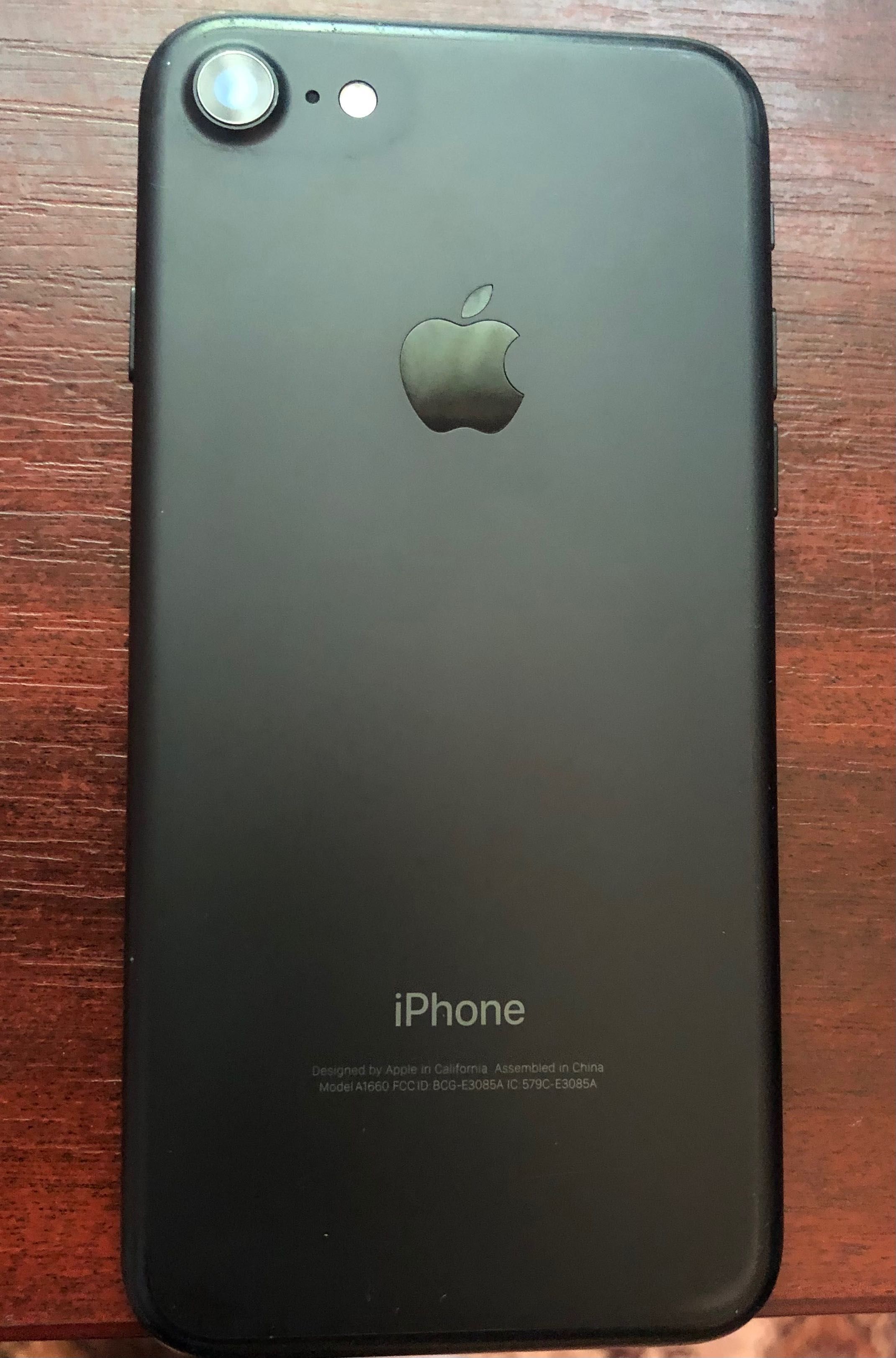 iPhone 7 чорний 32 gb