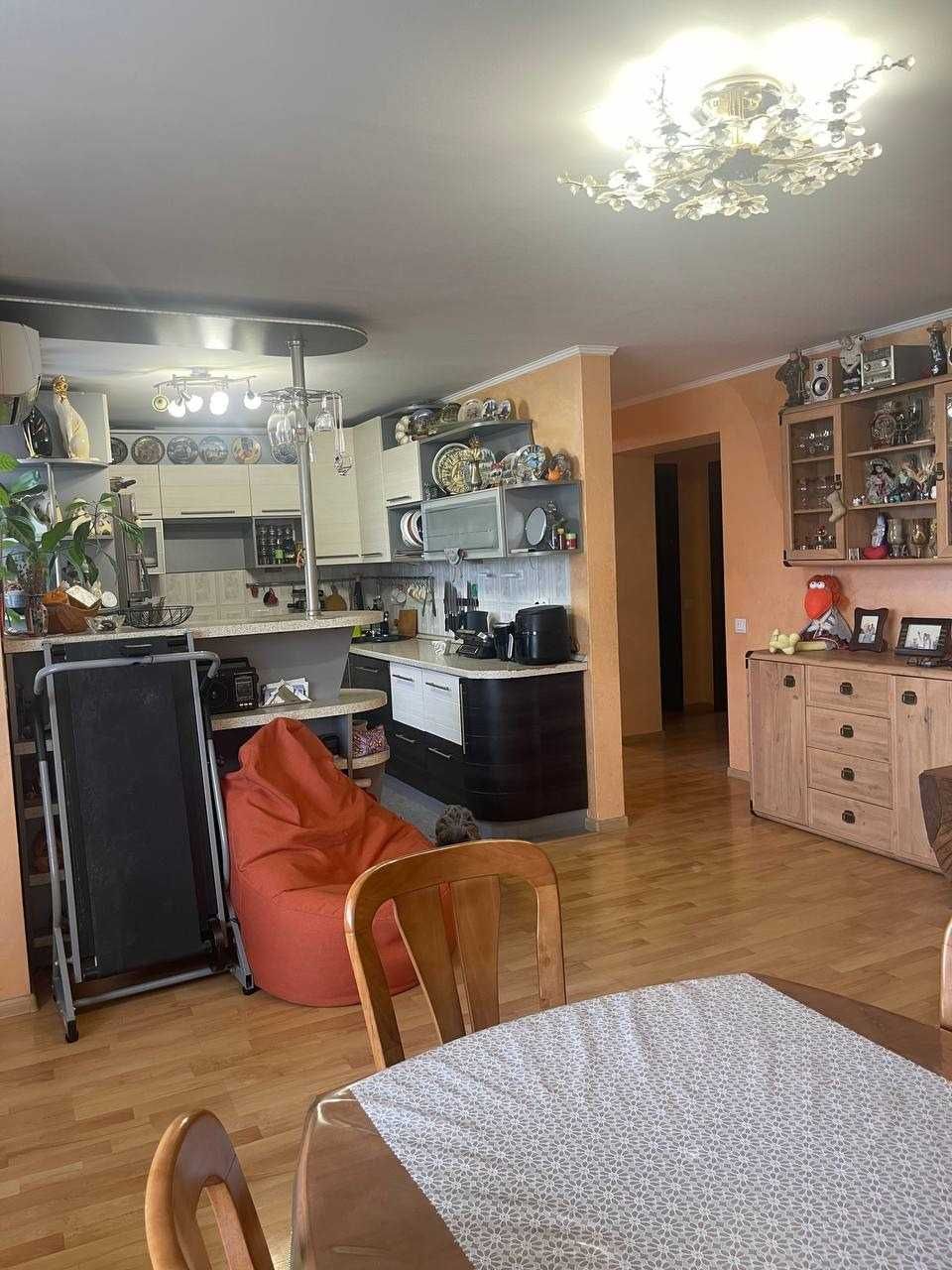 Продаж 3к квартири 84,7 м.кв на вул. Зарічанській RUBI 38768