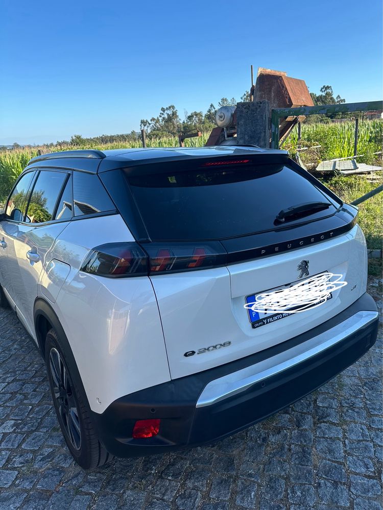 PEUGEOT E-2008 GT - Elétrico
