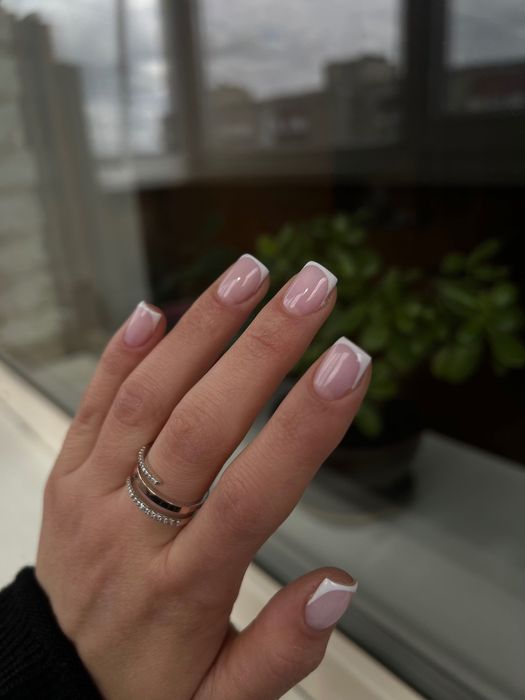 Працюю в Центрі Міста. Манікюр , гель лак+ укріпленя , нарощування)