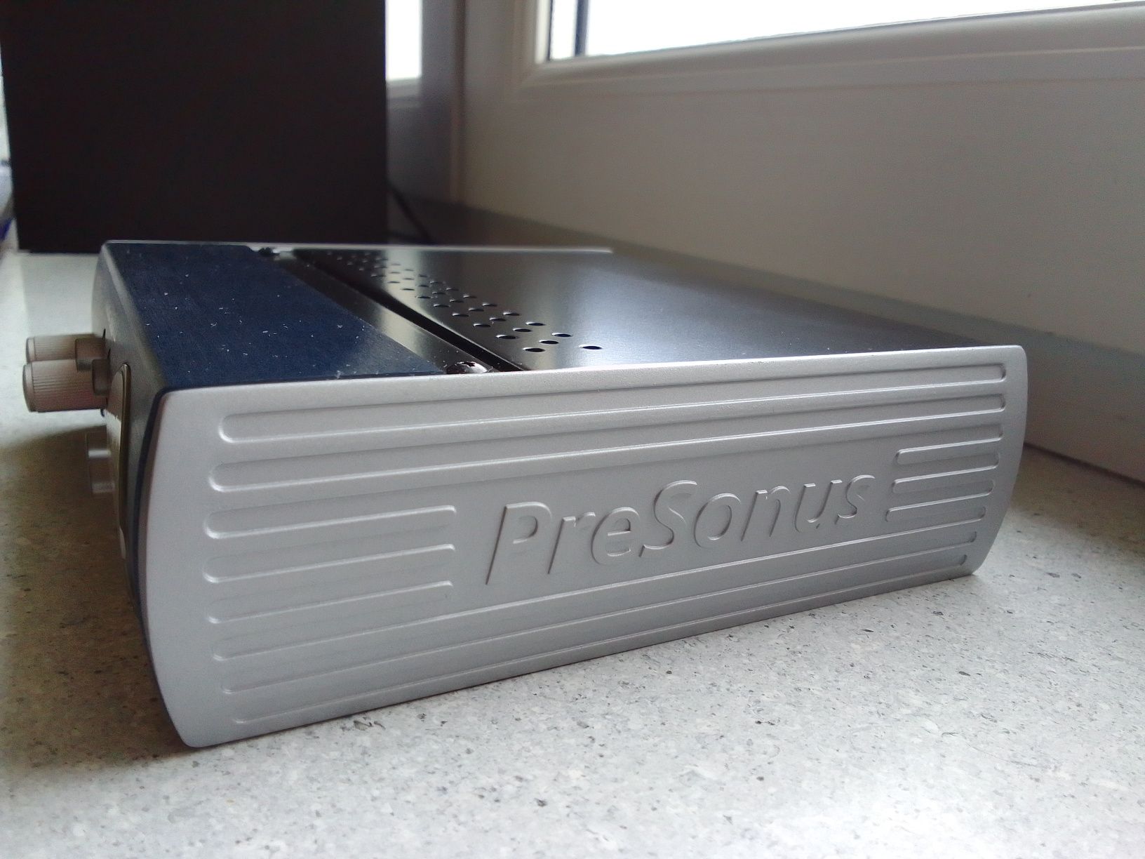 przedwzmacniacz preamp/di-box lampowy presonus tube pre v2