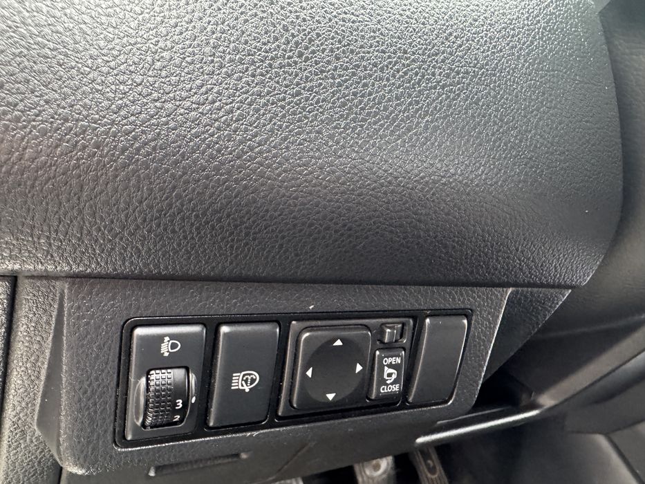 продам Nissan Tiida  2011 года 1.6 бензин