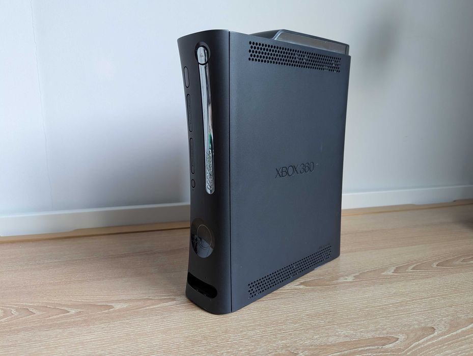 Xbox 360 Elite 120 ГБ з іграми і джойстиком