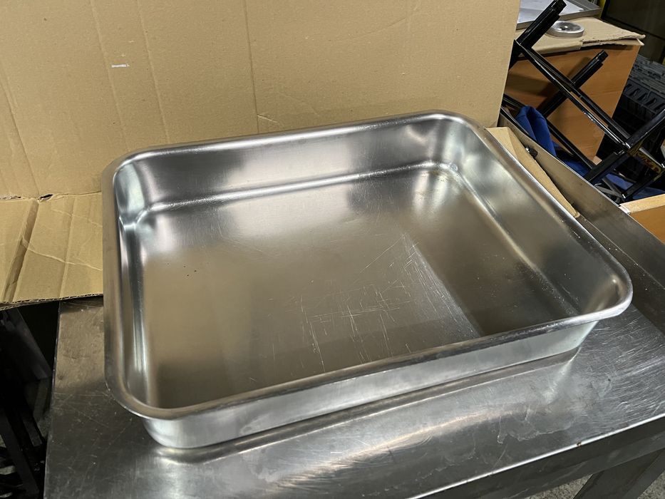 Tabuleiro em inox 43cm x 33.5cm x 7.5cm de altura