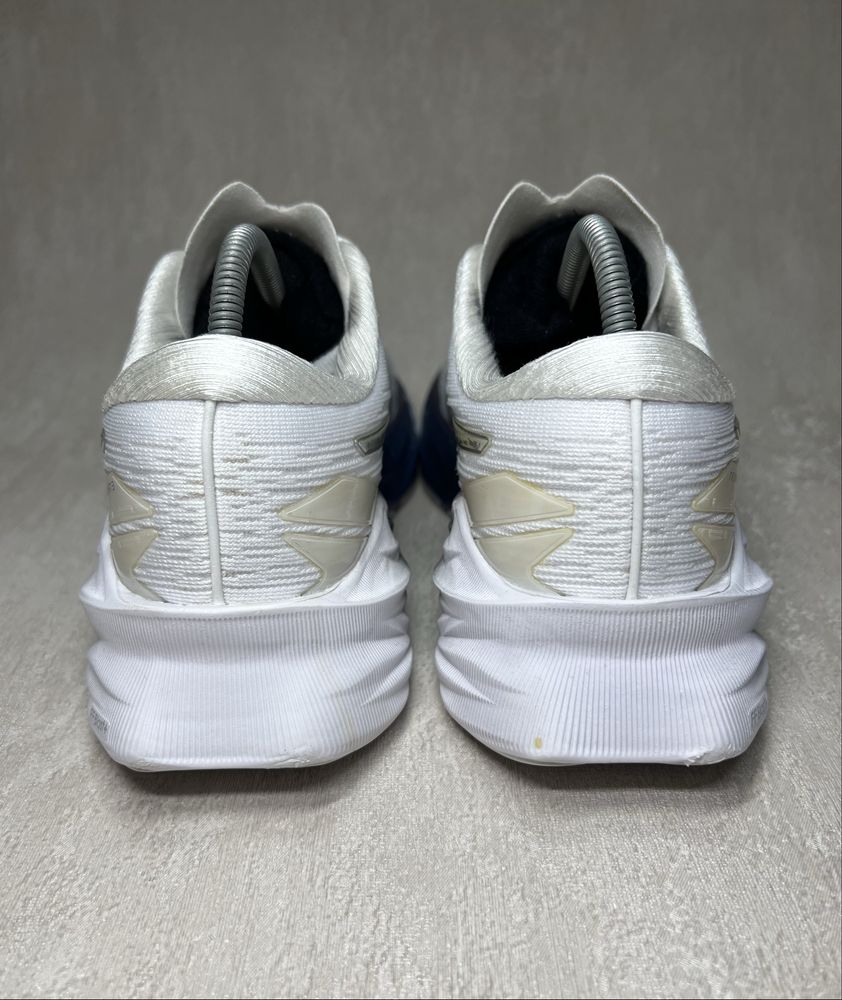 Кросівки Asics Novablast 3 Platinum