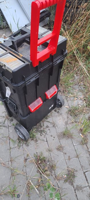 Skrzynka narzędziowa na kółkach