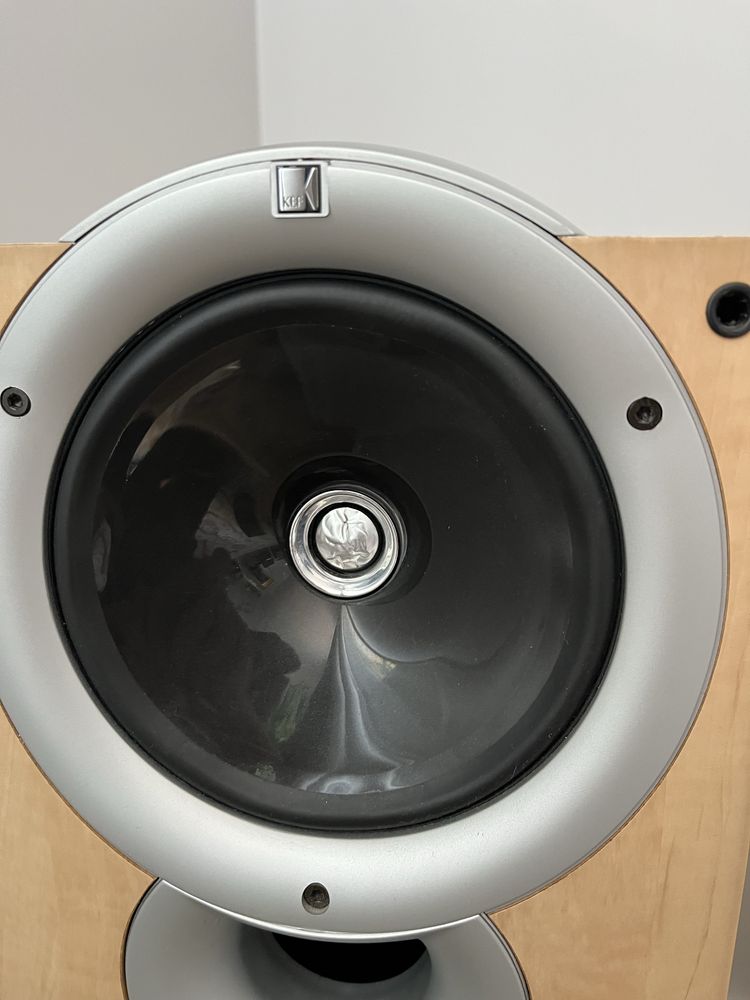 Kolumny głośnikowe KEF Q5 + kamienne podstawki – okazja