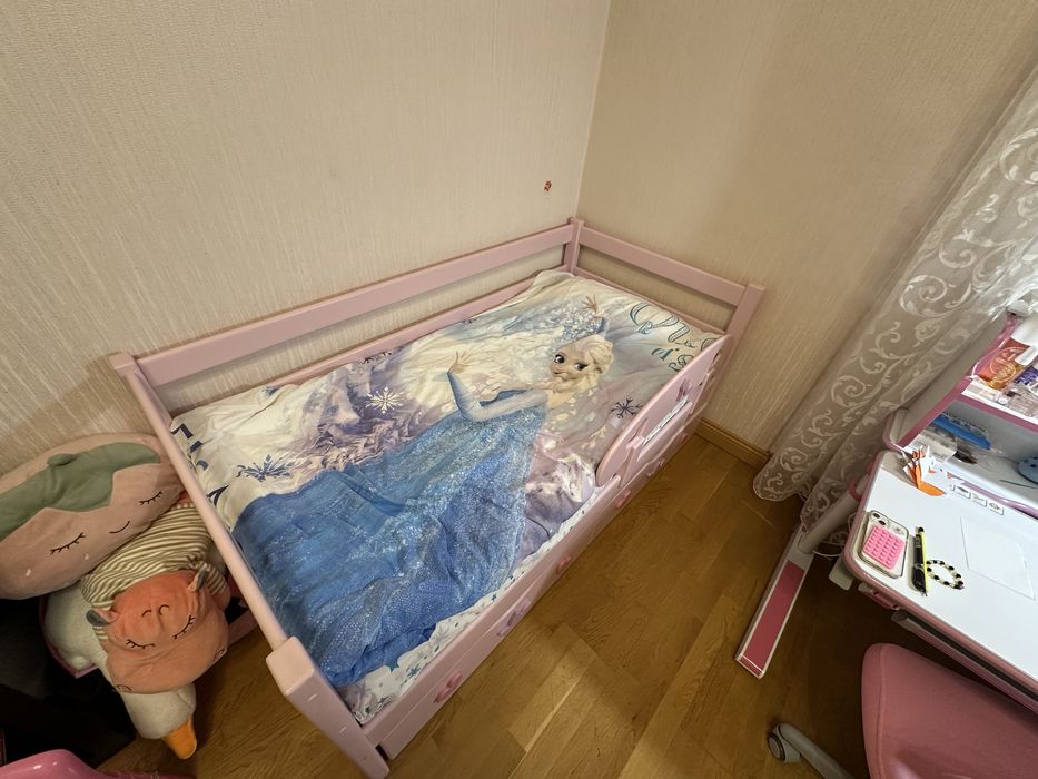 Дитяче ліжко для дівчинки