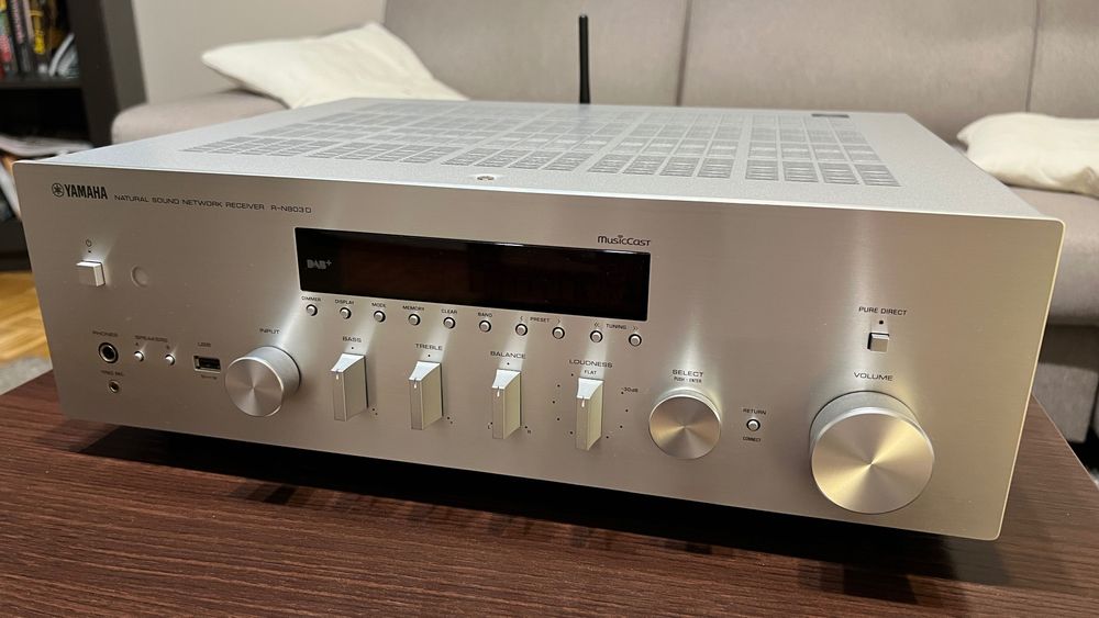 Yamaha RN-803D – amplituner sieciowy stereo