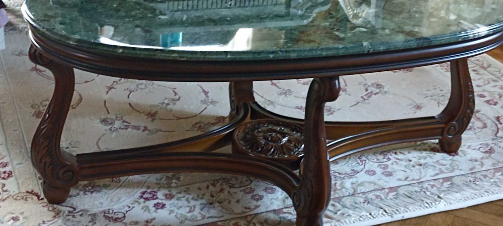 Стіл з мармуровою поверхнею з Італії