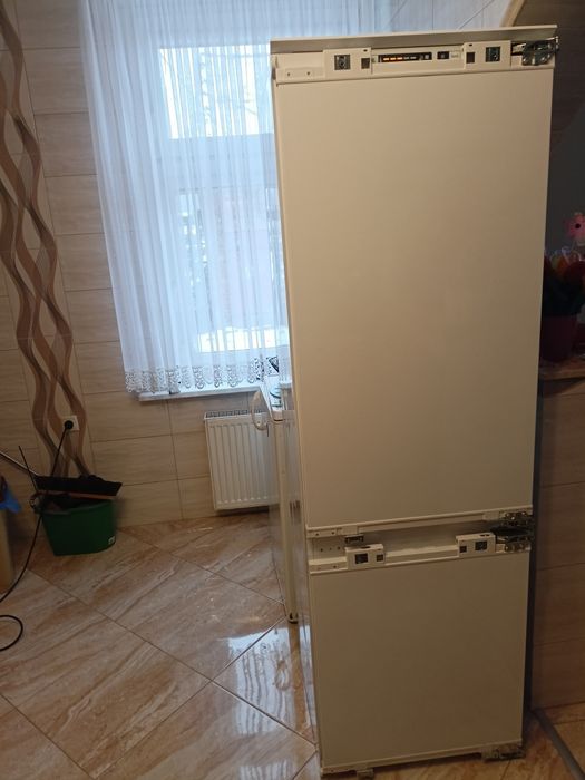 Lodówka do zabudowy /Niesprawna//