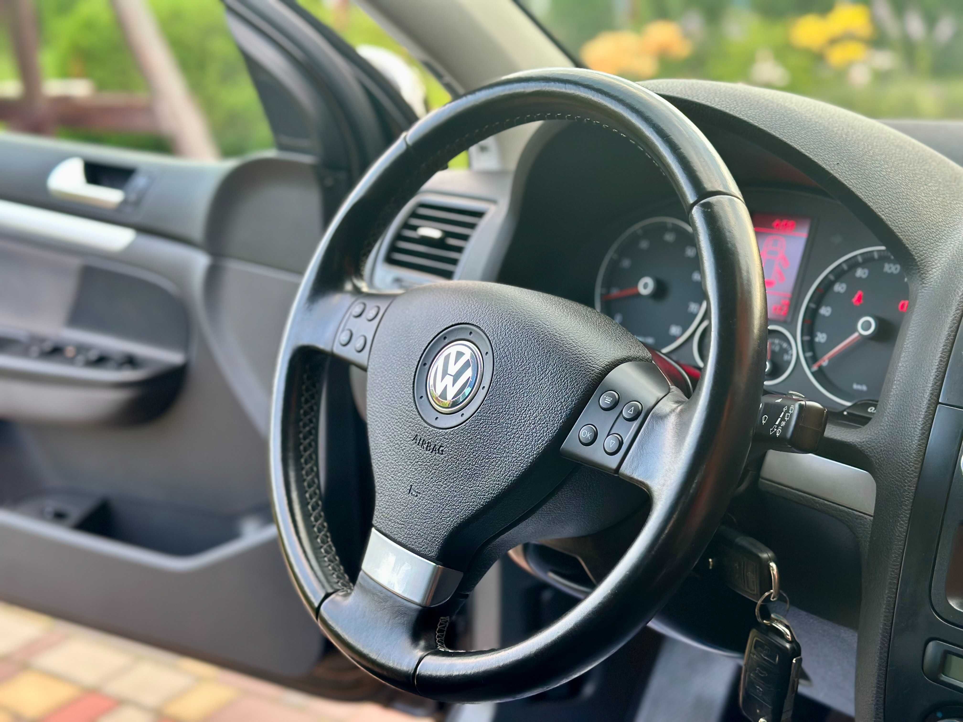 Volkswagen Golf 2008 МРІ