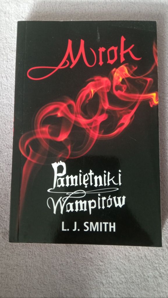 L. J. Smith: Pamiętniki wampirów. Mrok