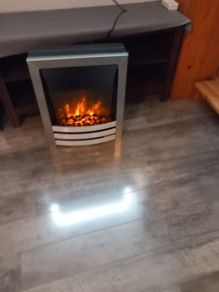 Kominek elektryczny Langham 2kW z efektem chromu
