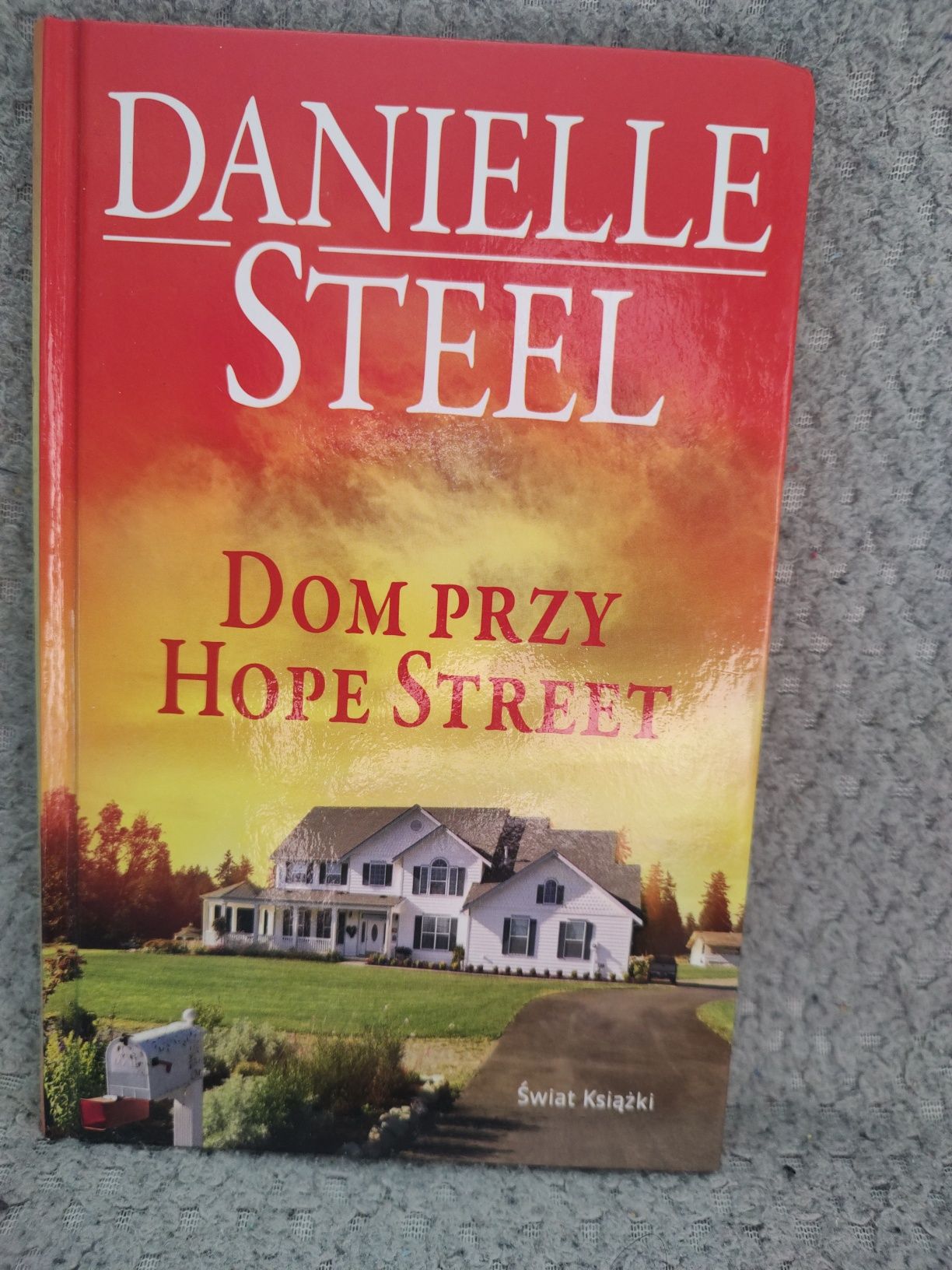 Książka Danielle Steel "Dom przy Hope Street"