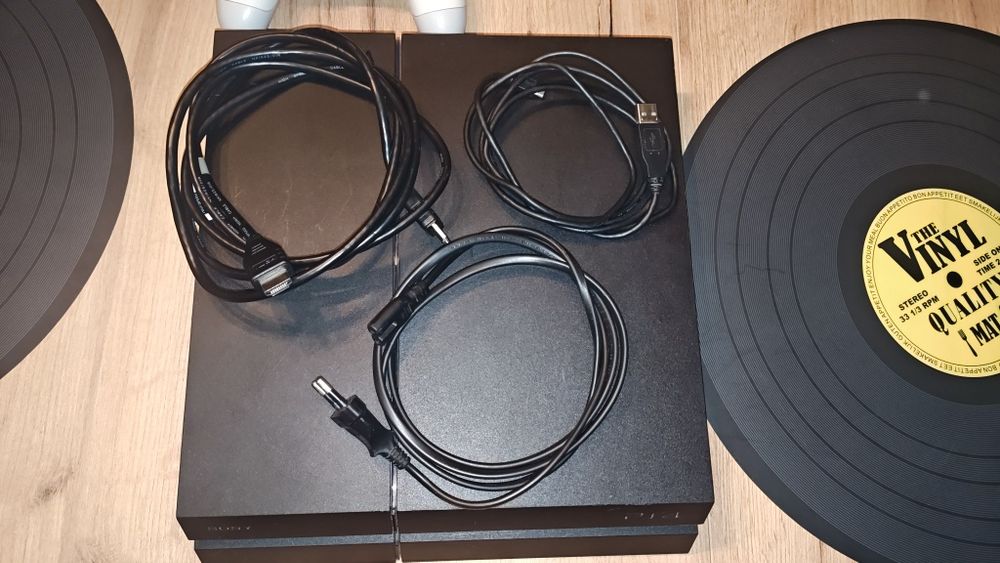 Sony PlayStation 4 FAT model CUH-1216B + 2 pady i okablowanie
