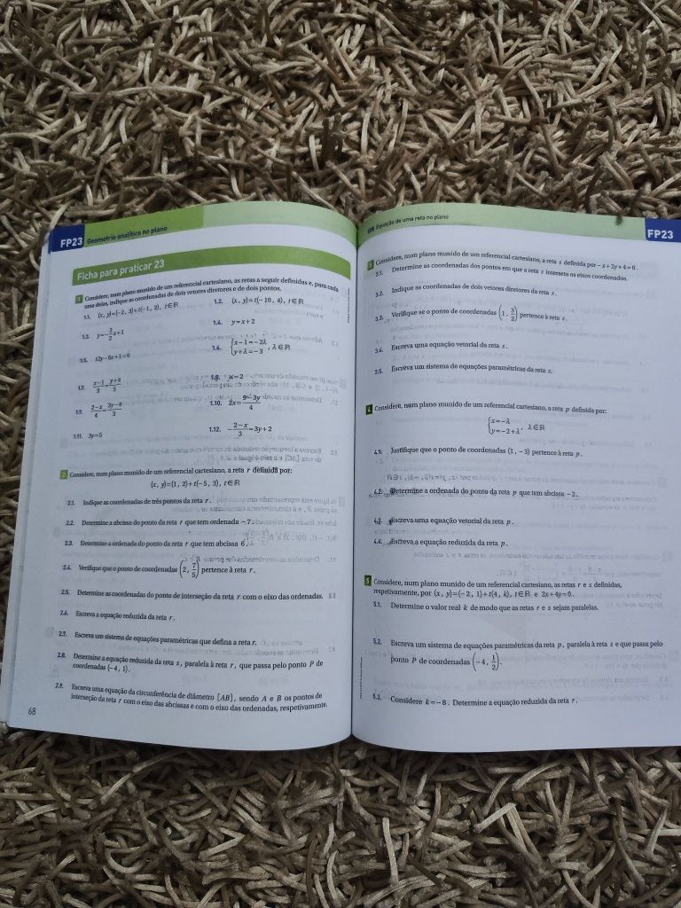 Livro de fichas: "Máximo 10" Matemática A do 10°ano