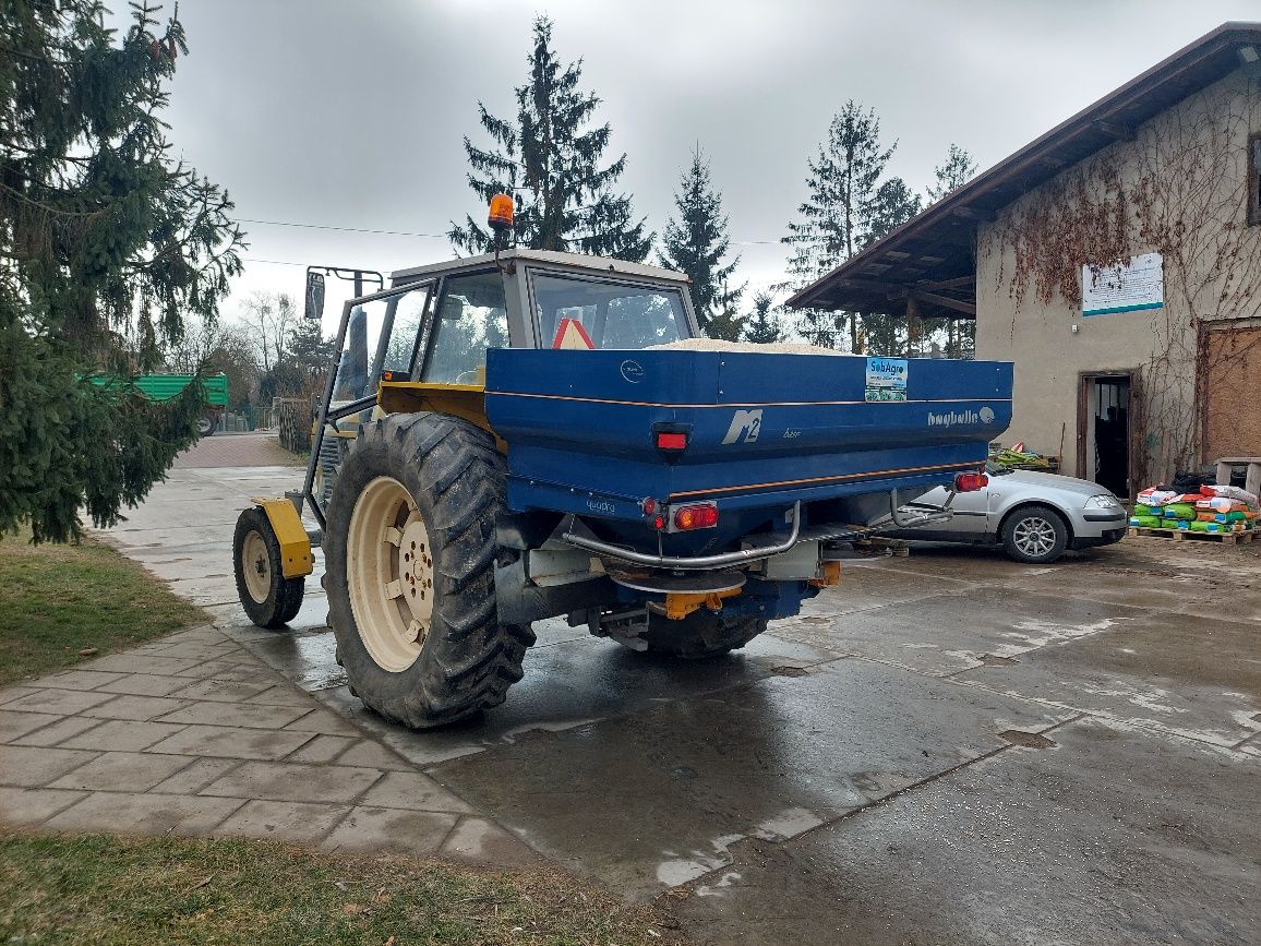 Rozsiewacz nawozu bogballe M3 z komputer sterownik utrzymujący dawkę