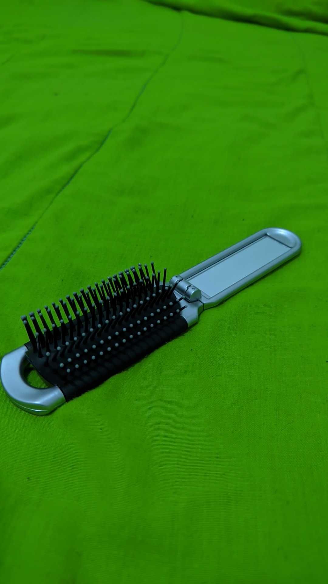 Escova de cabelo portátil com espelho