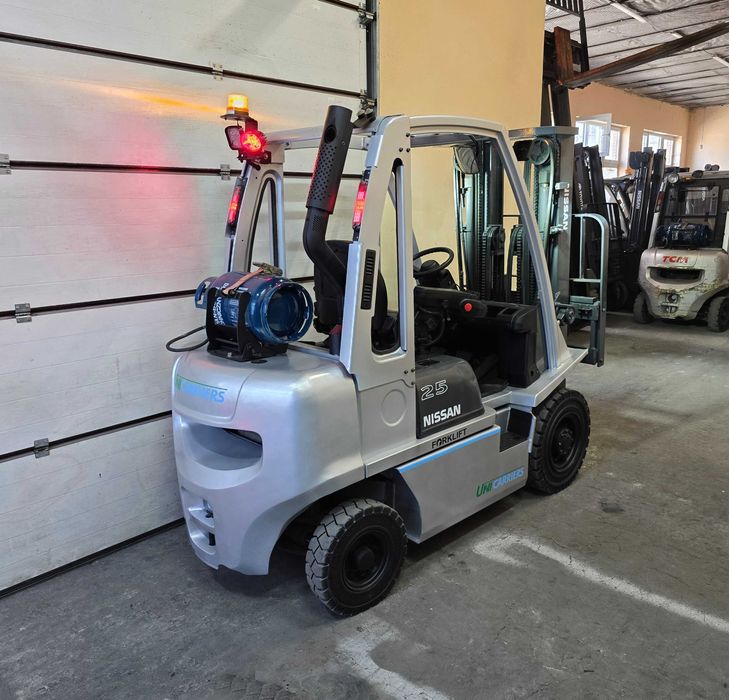 Навантажувач вилковий газовий Nissan 2,5 тонн триплекс 4,5 метра