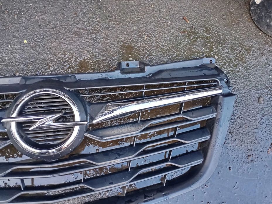 Atrapa grill opel Movano lift