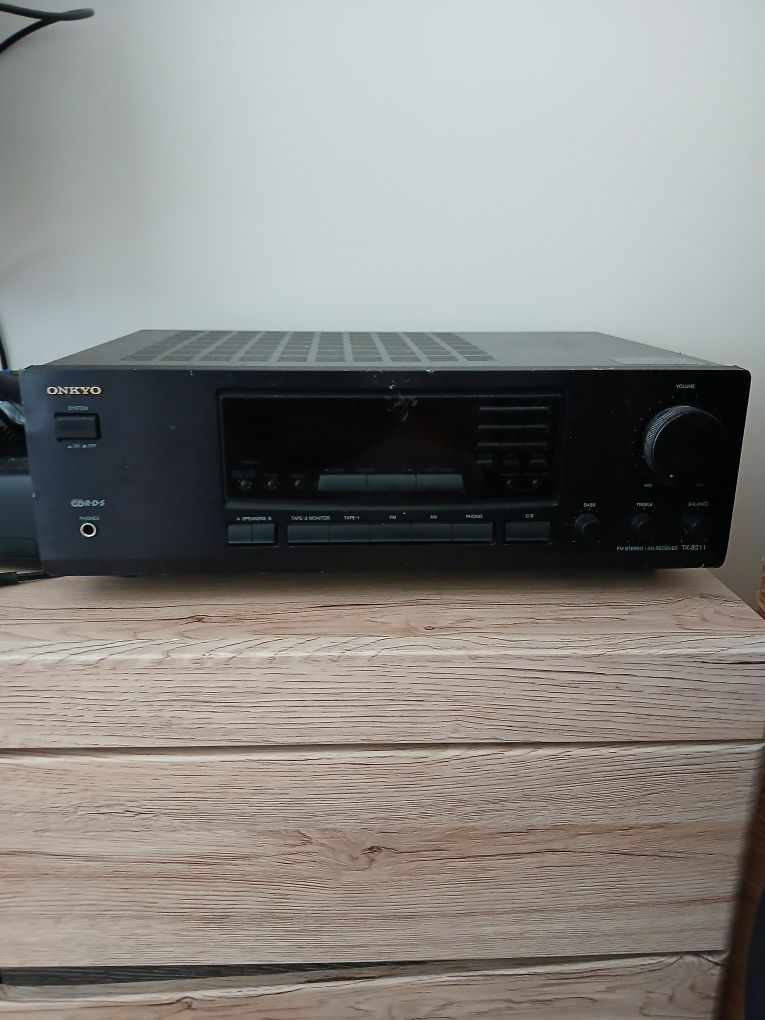Unikatowe kolumny Diora Saturn ze wzmacniaczem ONKYO
