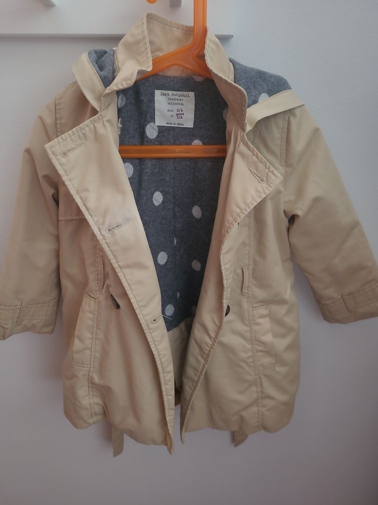 Casaco estilo gabardine trench coat forrado com capuz ZARA