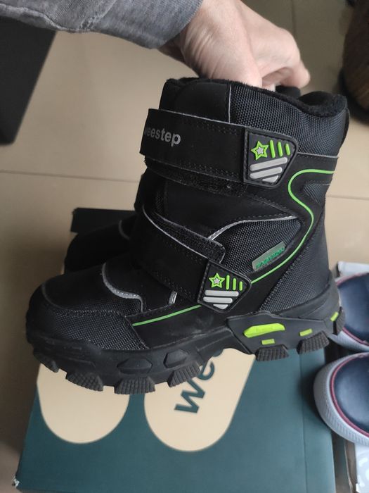 Zestaw nowych markowych butów 29