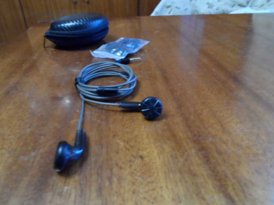Продам дротові навушники вкладиші EP4 - 300ом