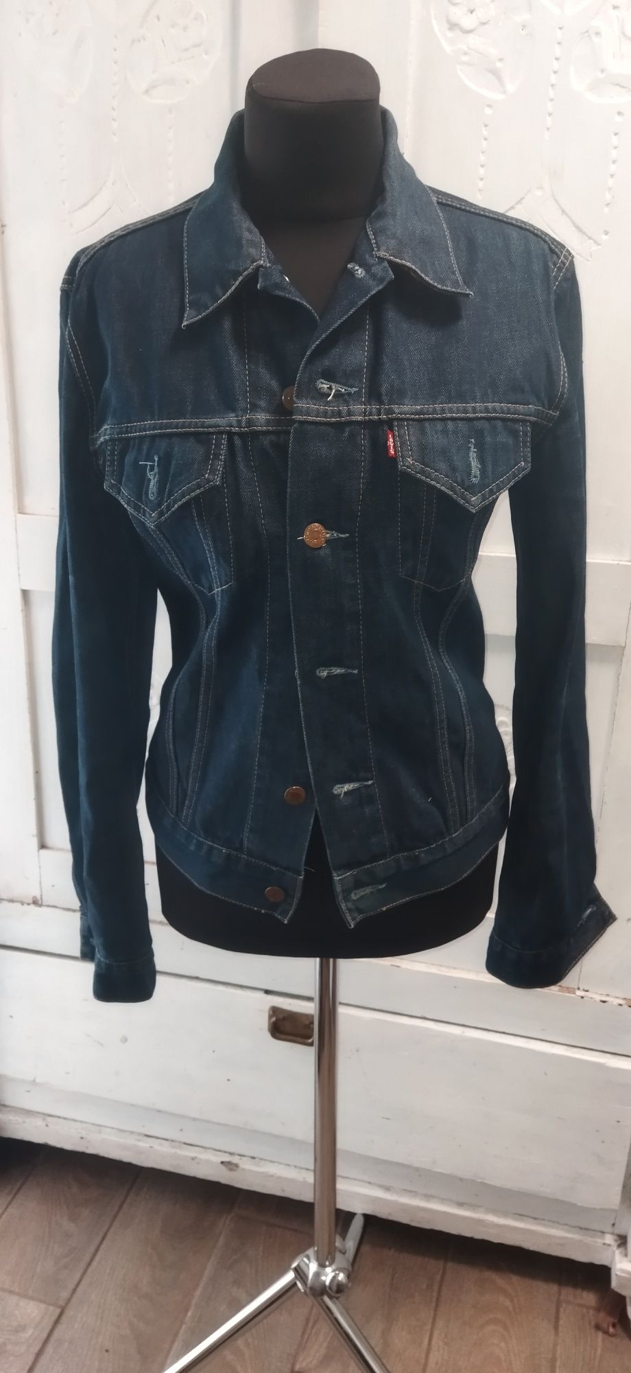 Джинсовая куртка levis