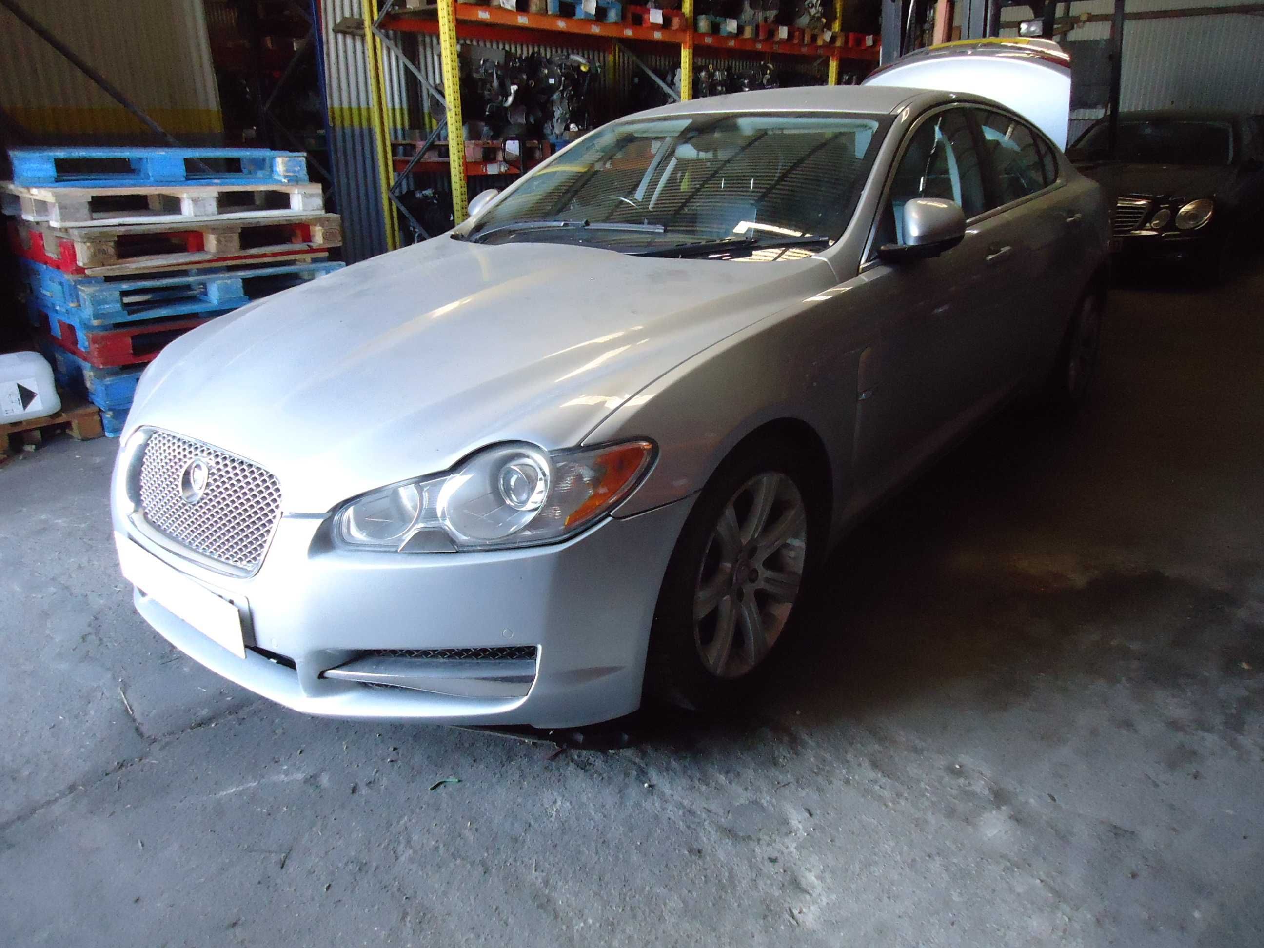 Jaguar XF 3.0D (306DT) de 2010 só ás peças