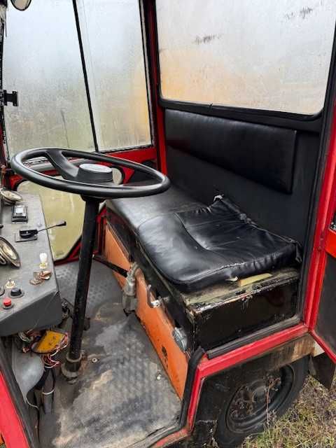 Pojazd bagażowy typu Melex