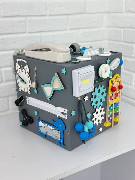 Бізікуб Бізіборд