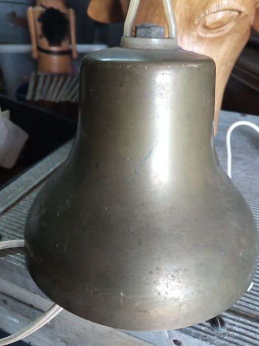 Sino elétrico. É só ligar á corrente. A funcionar.