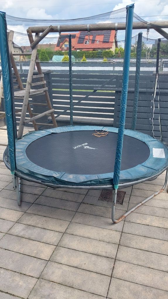 Używana Trampolina 2.4m