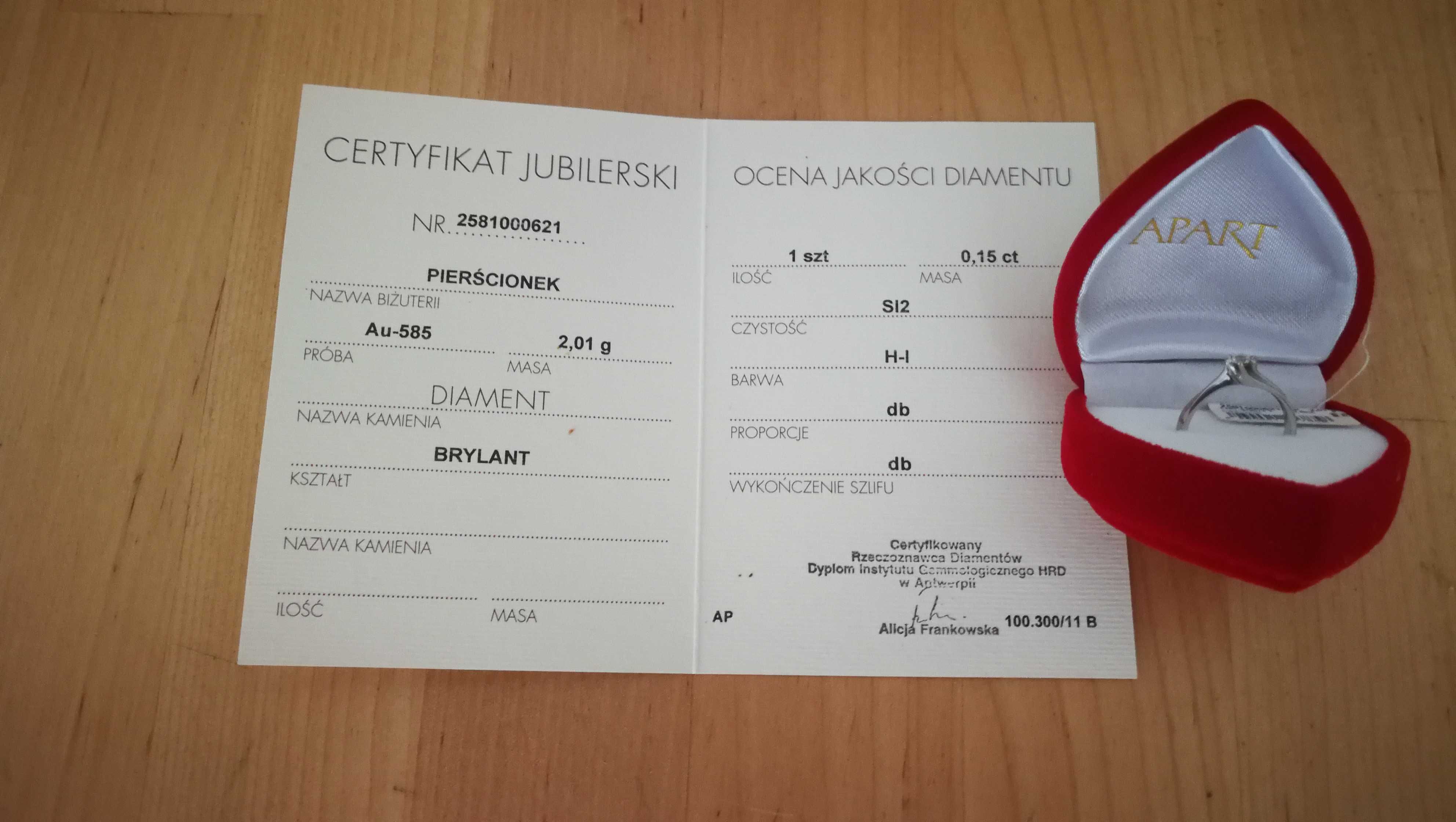 Pierścionek zaręczynowy z brylantem