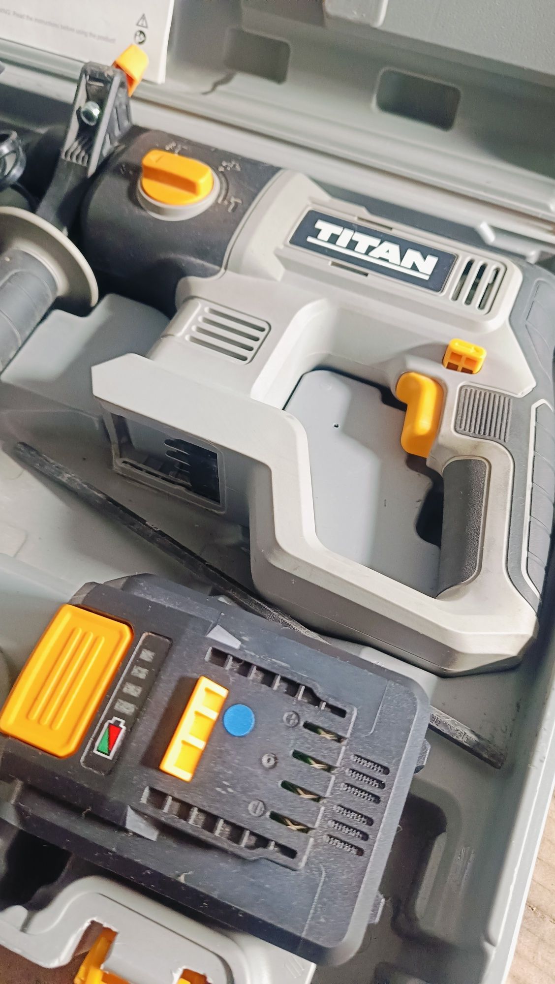 Młotowiertarka akumulatorowa SDS+ Titan TTI871SDS 18 V 1 x5Ah 2J