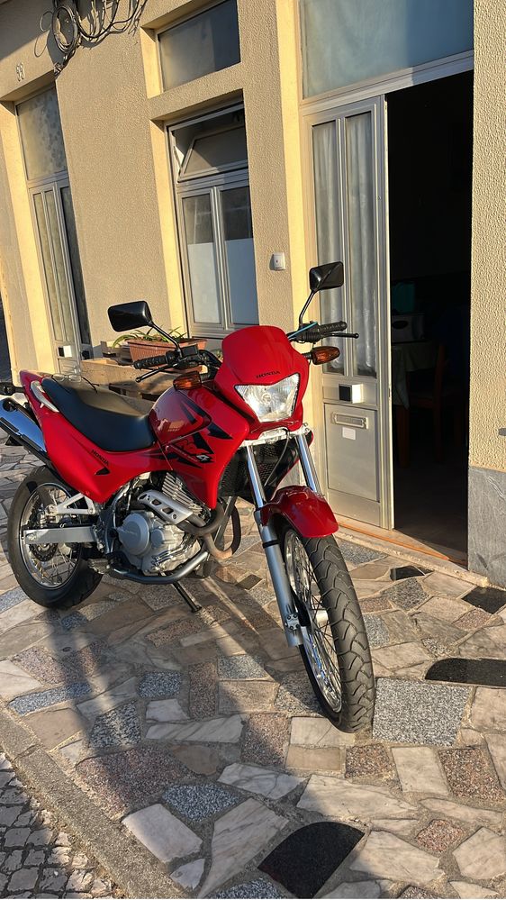 Moto falcon nx400