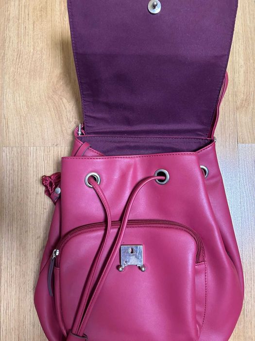 Mochila nova vermelha/bordeaux de Senhora