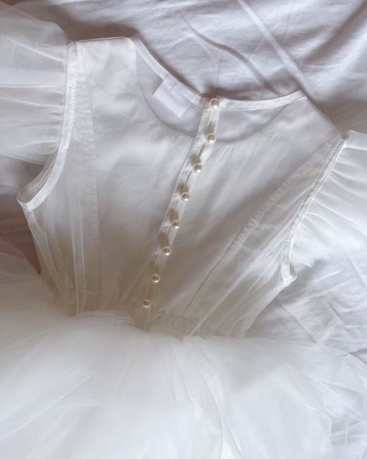 Біла, пишна сукня з прозорою спинкою 6 років/святкова сукня