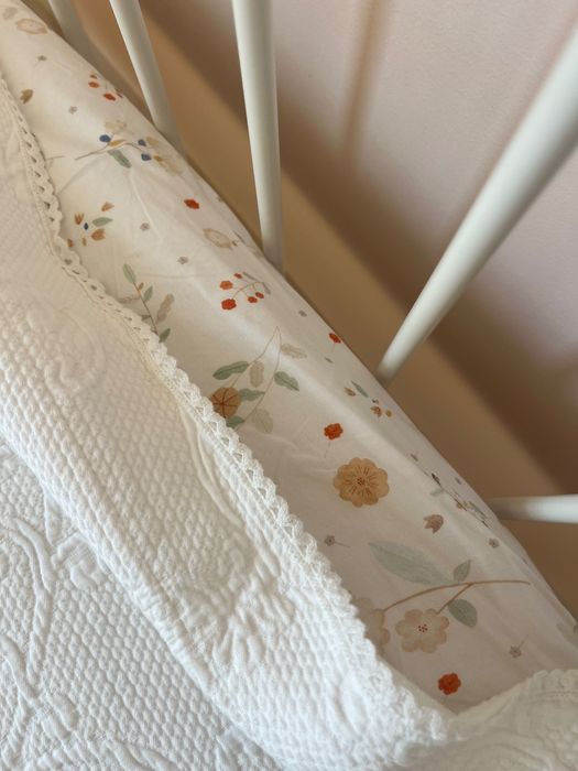 Cama branca ikea ferro