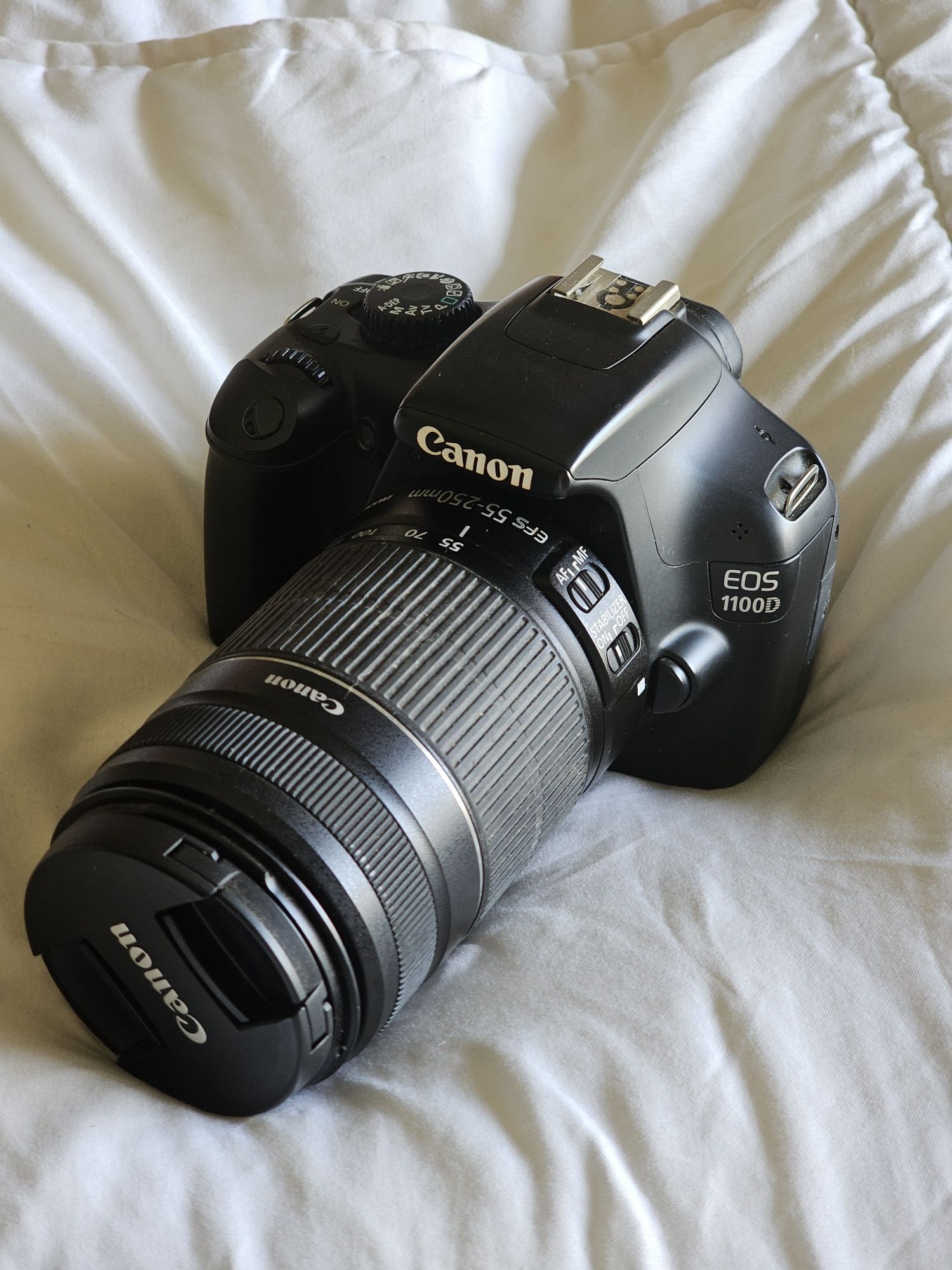 Canon 1100D + objetiva 18-55mm & 55-250mm + tampa objetiva extra+ mala