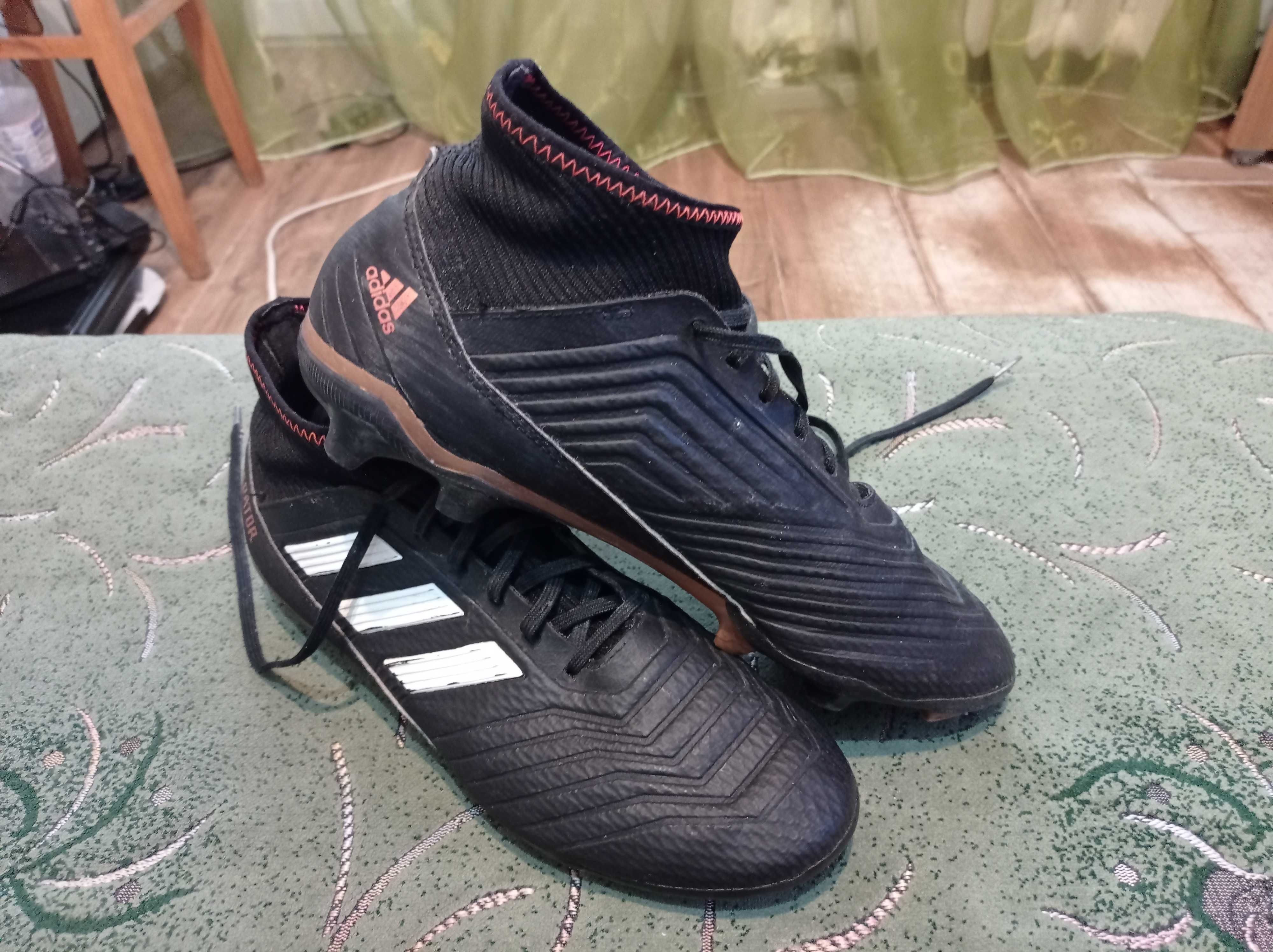 Копочки Adidas Predator (оригинал) фирменные размер-44стелька-28см