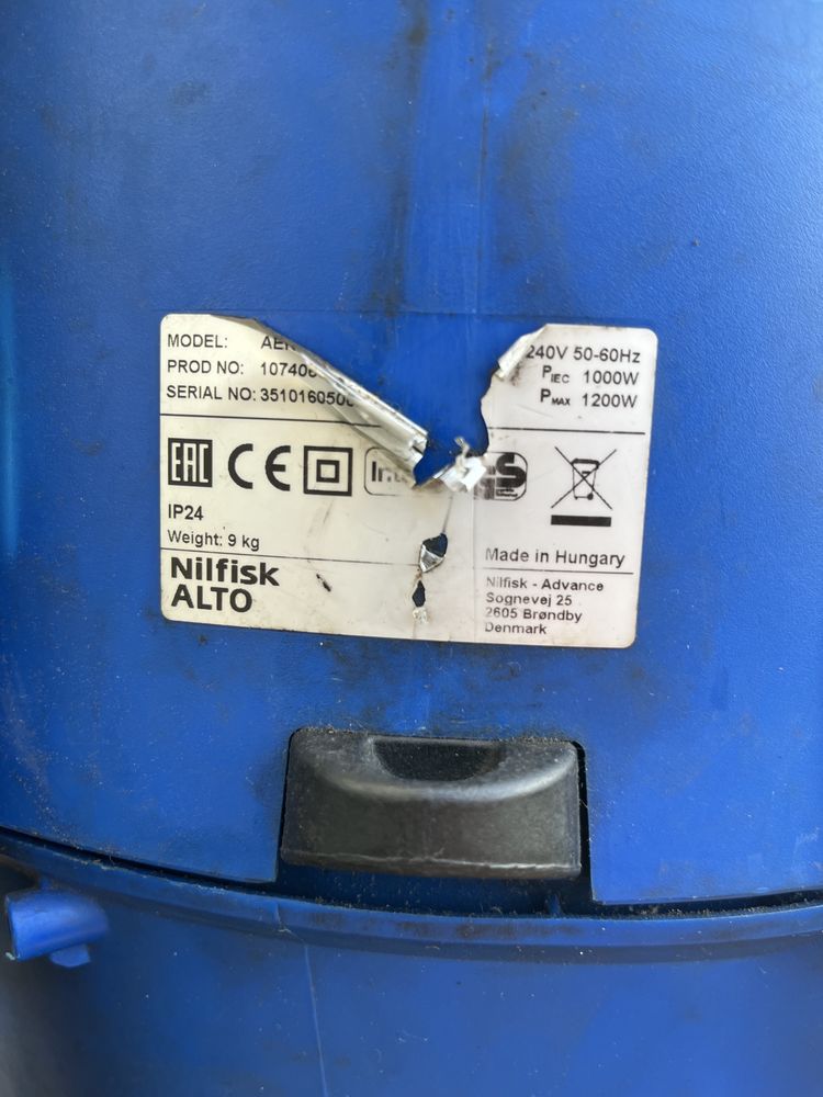 Odkurzacz przemysłowy Nilfisk 1200 W, 25 L, mokro-sucho