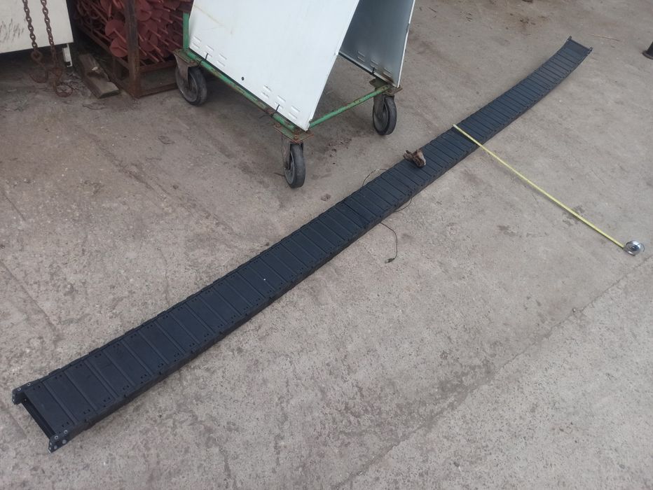 Prowadnik IGUS prowadnica przewodów kabli