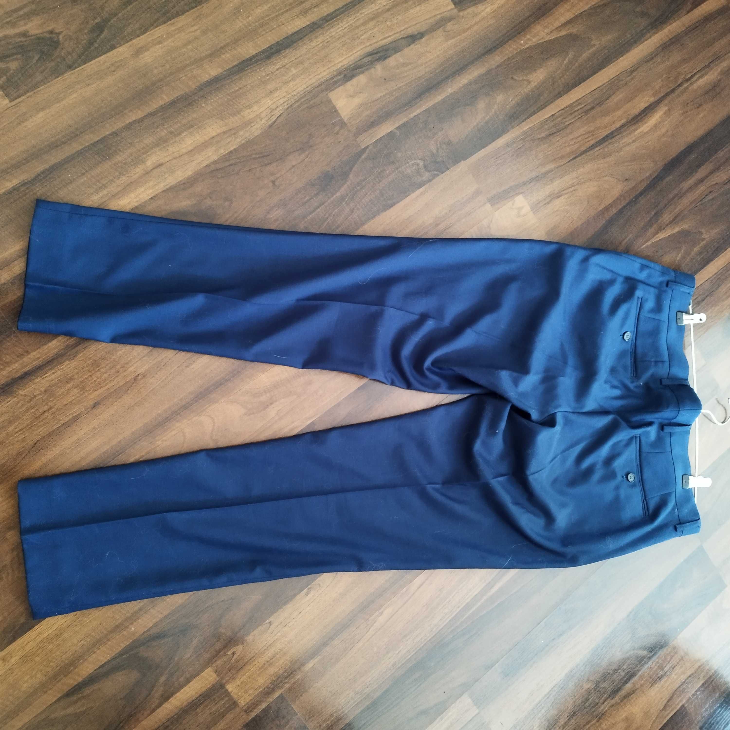 Sprzedam bardzo ładne męskie spodnie w kolorze kobaltowym/szafirowym