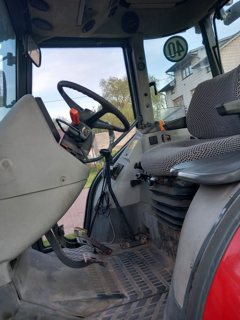 Massey Ferguson 4255 z turem samopoziomującym z tuzem I  pneumatyką