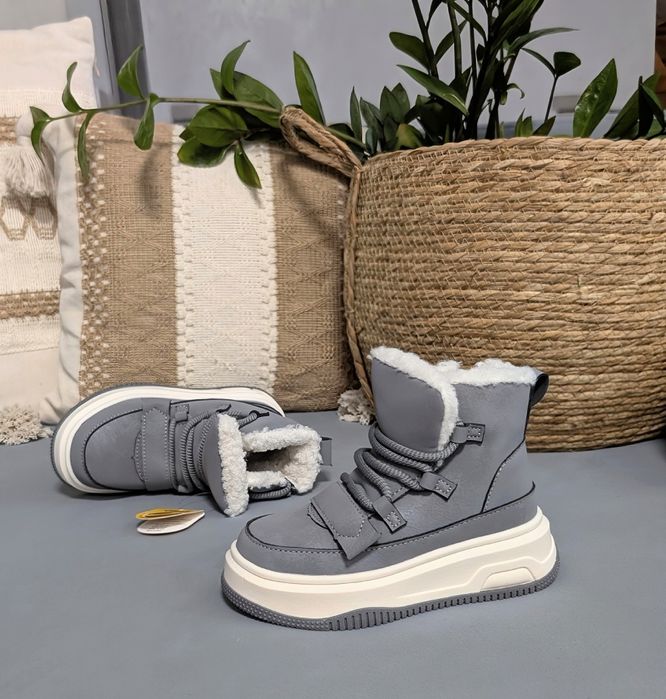 Зимові черевики для дівчаток